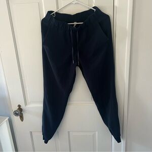 Lululemon women’s joggers size 6